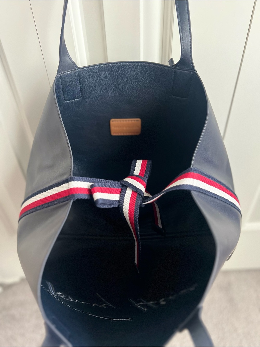 NWT Tommy Hilfiger Iconic Signature Oversized Tote Bag - Picture 4 of 11